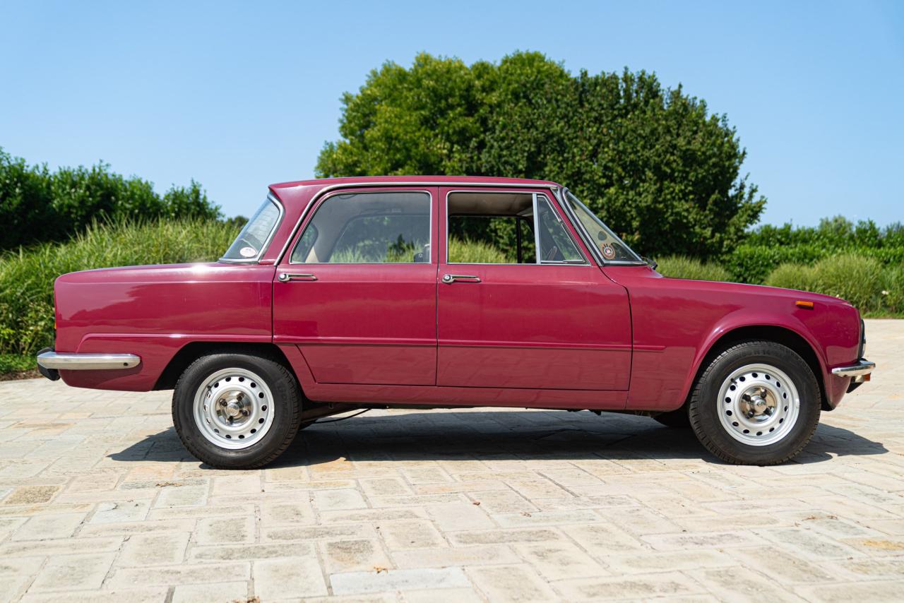 1974 Alfa Romeo GIULIA NUOVA SUPER 1300
