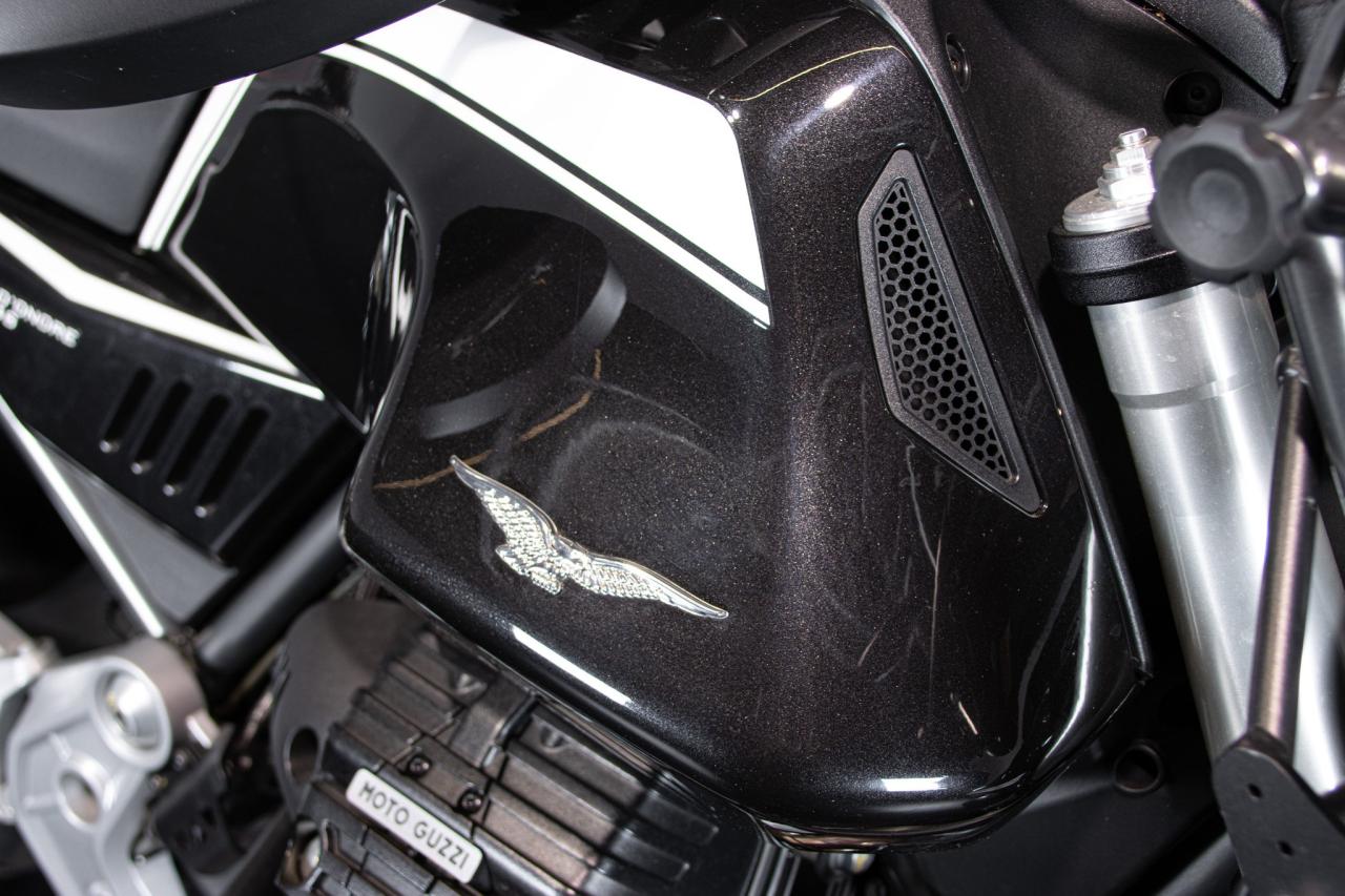 2022 Moto Guzzi V85 TT GUARDIA D&rsquo;ONORE 1946