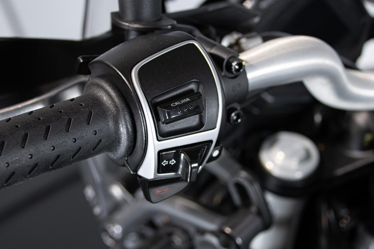 2022 Moto Guzzi V85 TT GUARDIA D&rsquo;ONORE 1946