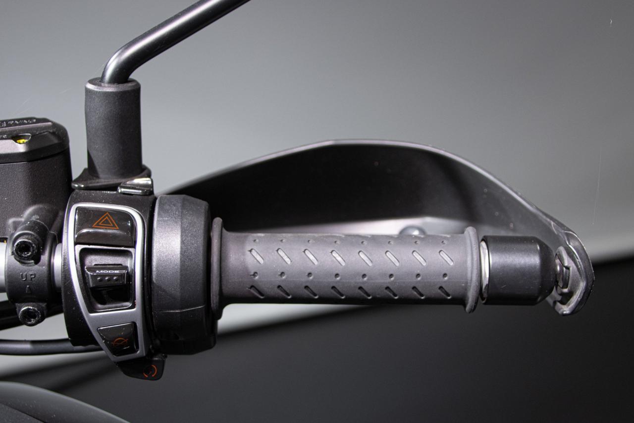 2022 Moto Guzzi V85 TT GUARDIA D&rsquo;ONORE 1946