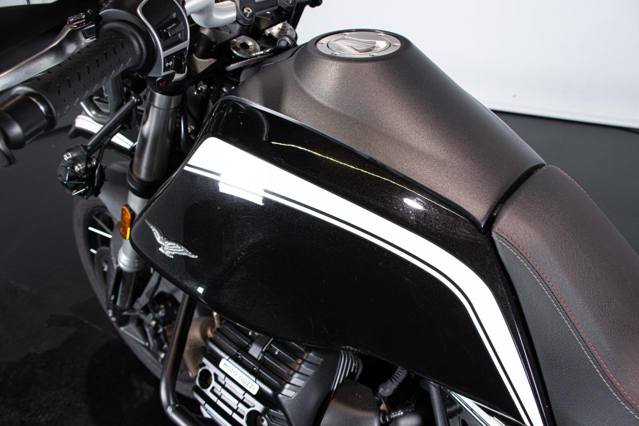 2022 Moto Guzzi V85 TT GUARDIA D&rsquo;ONORE 1946