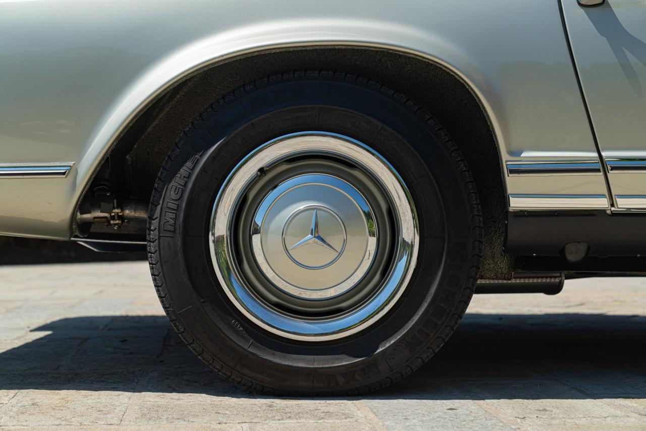1965 Mercedes - Benz 230 SL