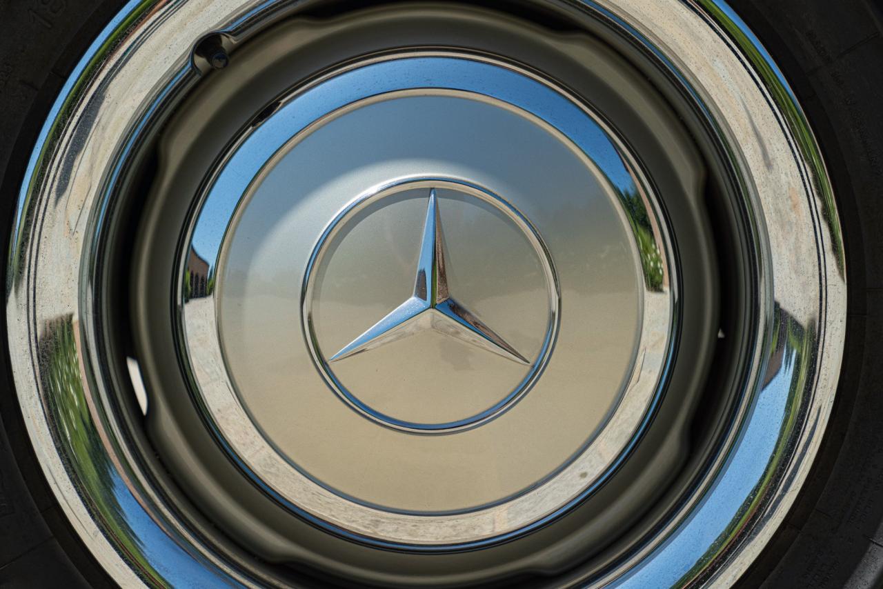 1965 Mercedes - Benz 230 SL