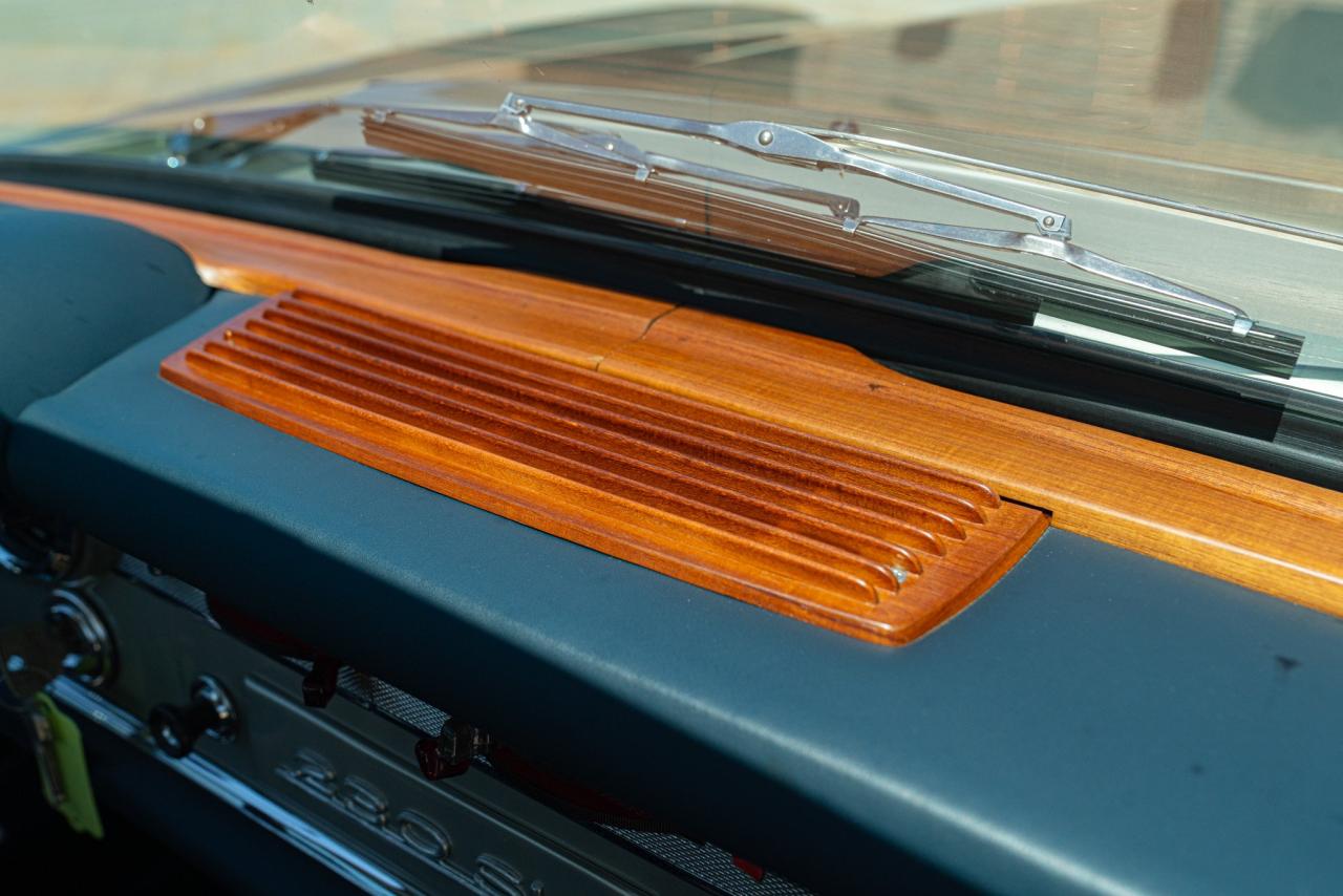 1965 Mercedes - Benz 230 SL