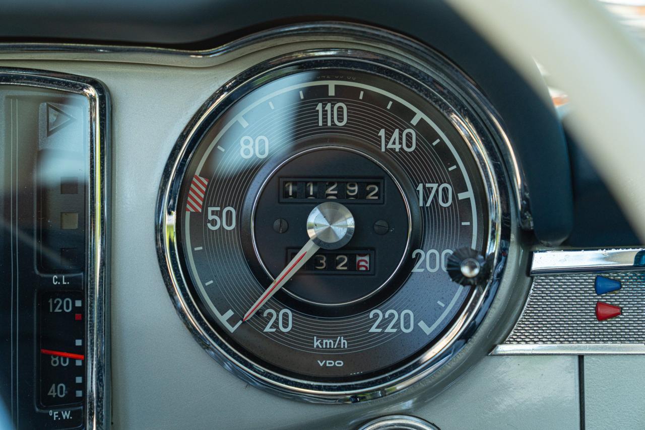 1965 Mercedes - Benz 230 SL