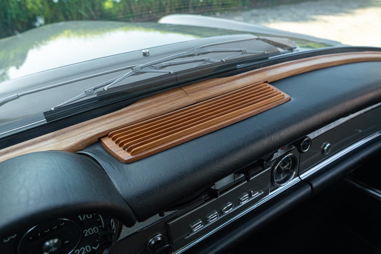 1969 Mercedes - Benz 280 SL