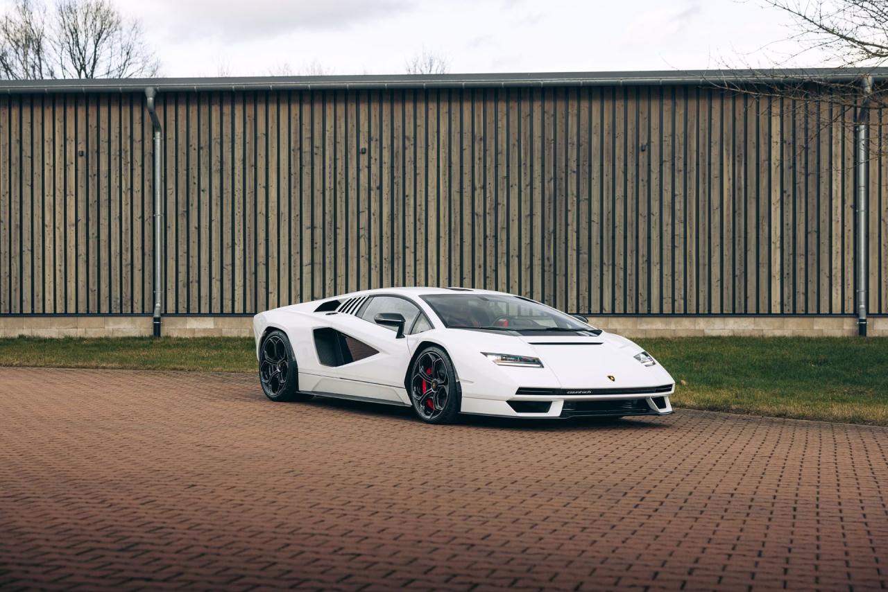 2022 Lamborghini Countach LPI 800-4