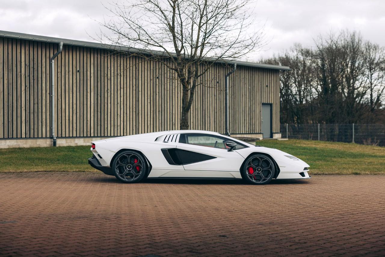 2022 Lamborghini Countach LPI 800-4