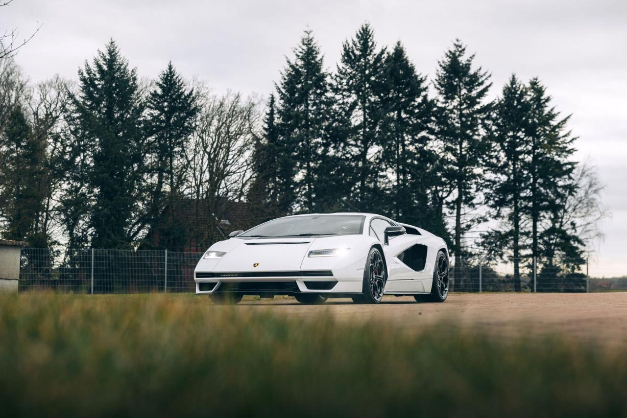 2022 Lamborghini Countach LPI 800-4
