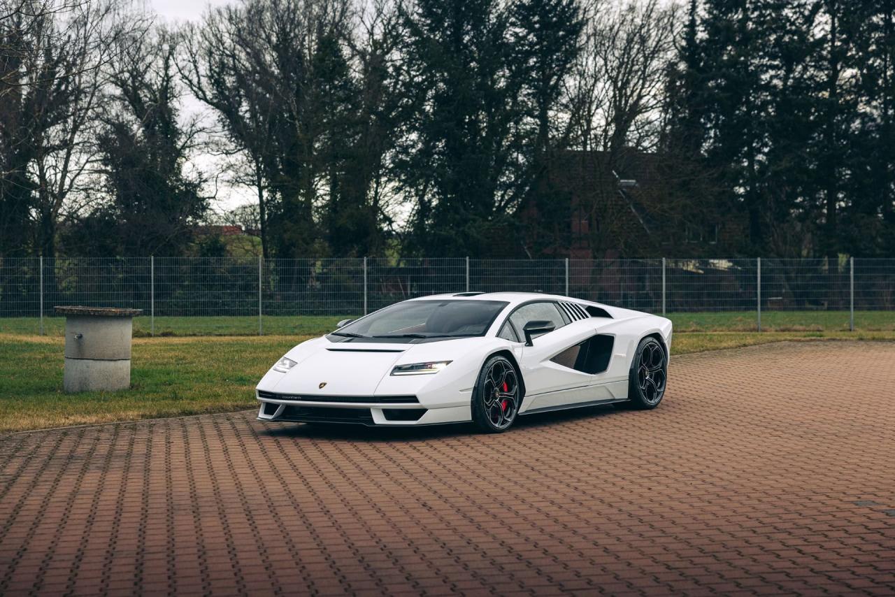 2022 Lamborghini Countach LPI 800-4