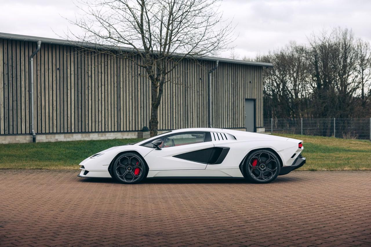 2022 Lamborghini Countach LPI 800-4
