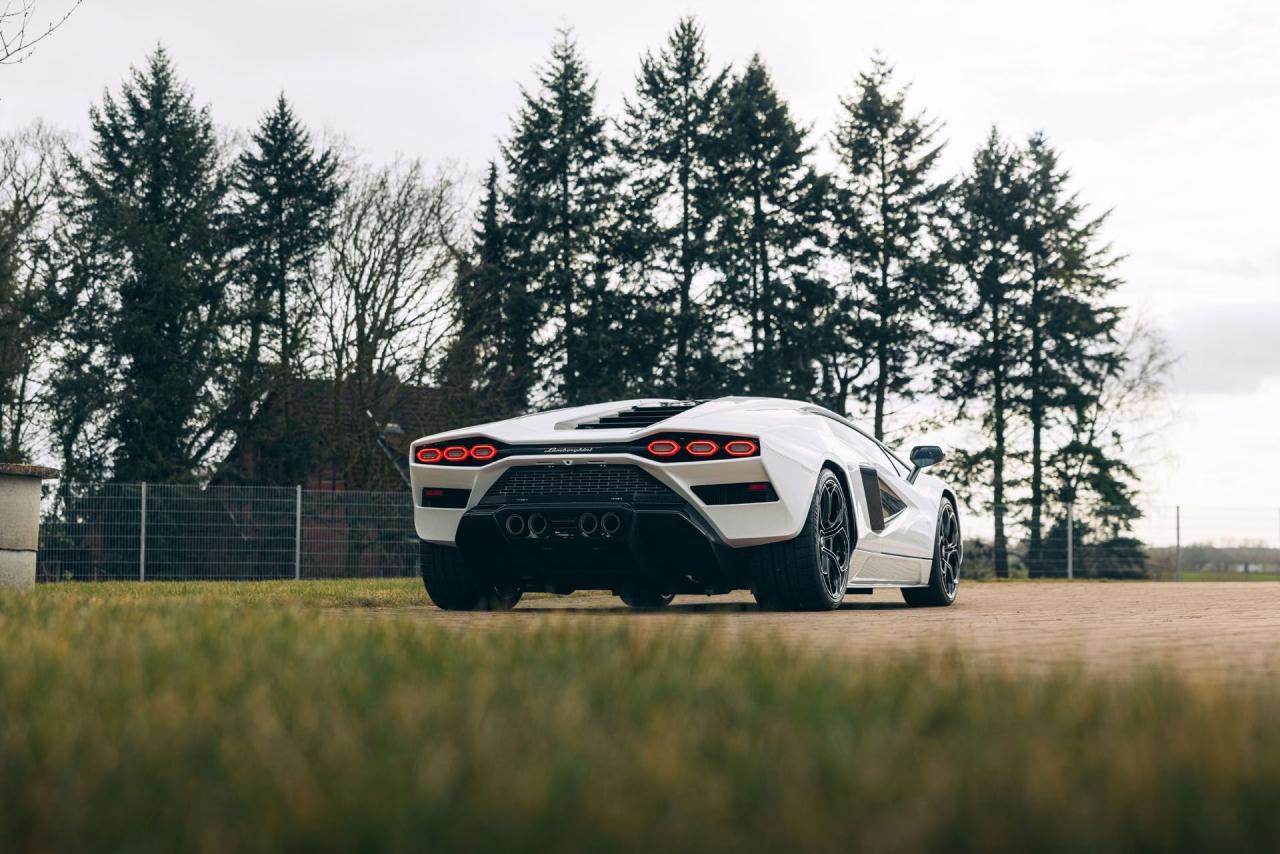2022 Lamborghini Countach LPI 800-4