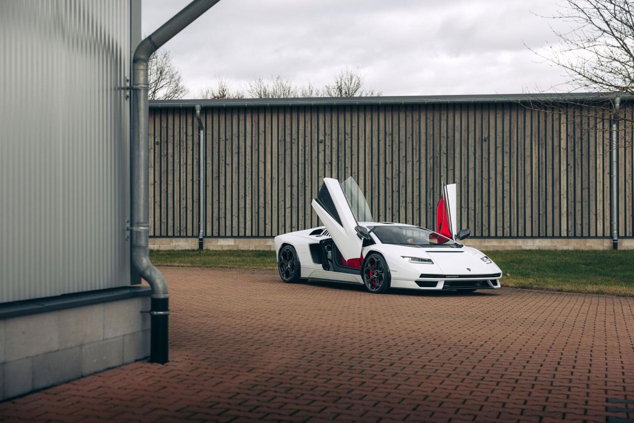 2022 Lamborghini Countach LPI 800-4