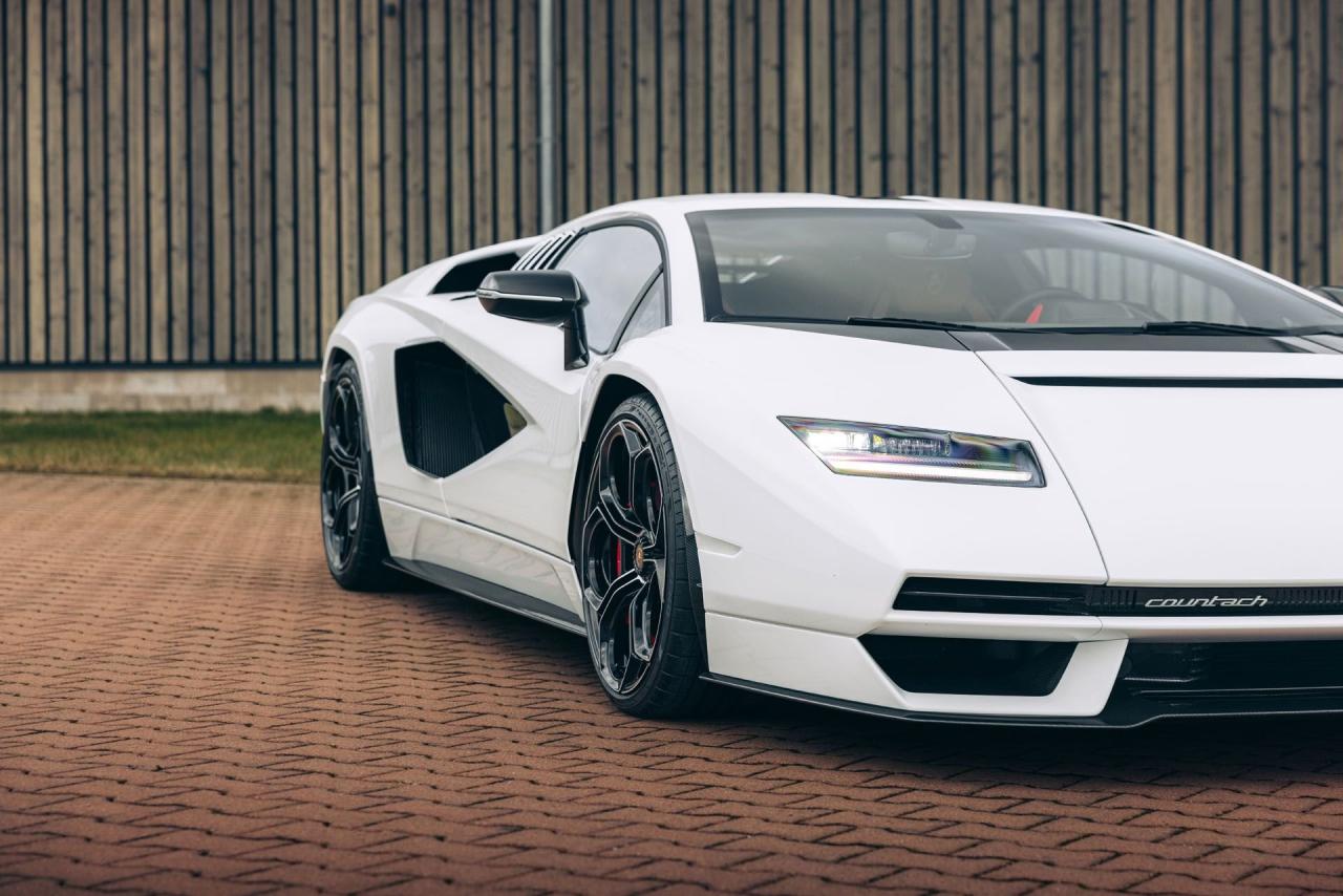 2022 Lamborghini Countach LPI 800-4
