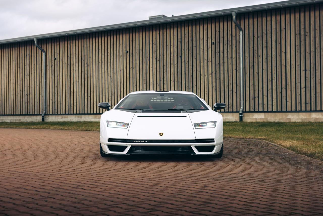 2022 Lamborghini Countach LPI 800-4