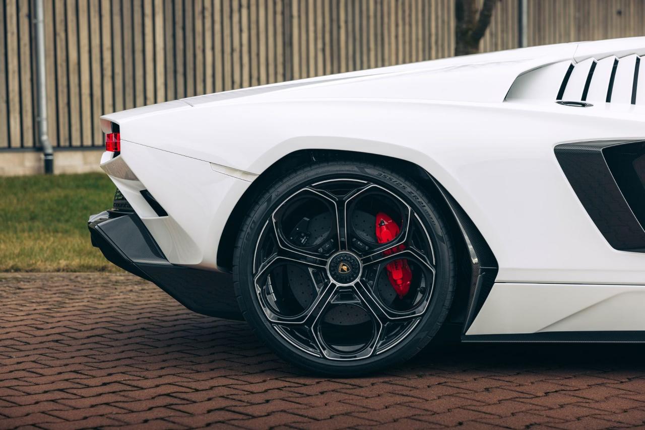 2022 Lamborghini Countach LPI 800-4