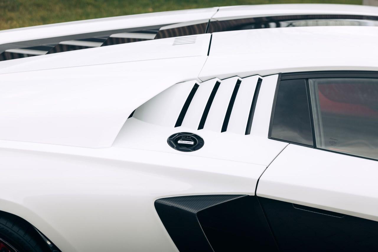 2022 Lamborghini Countach LPI 800-4