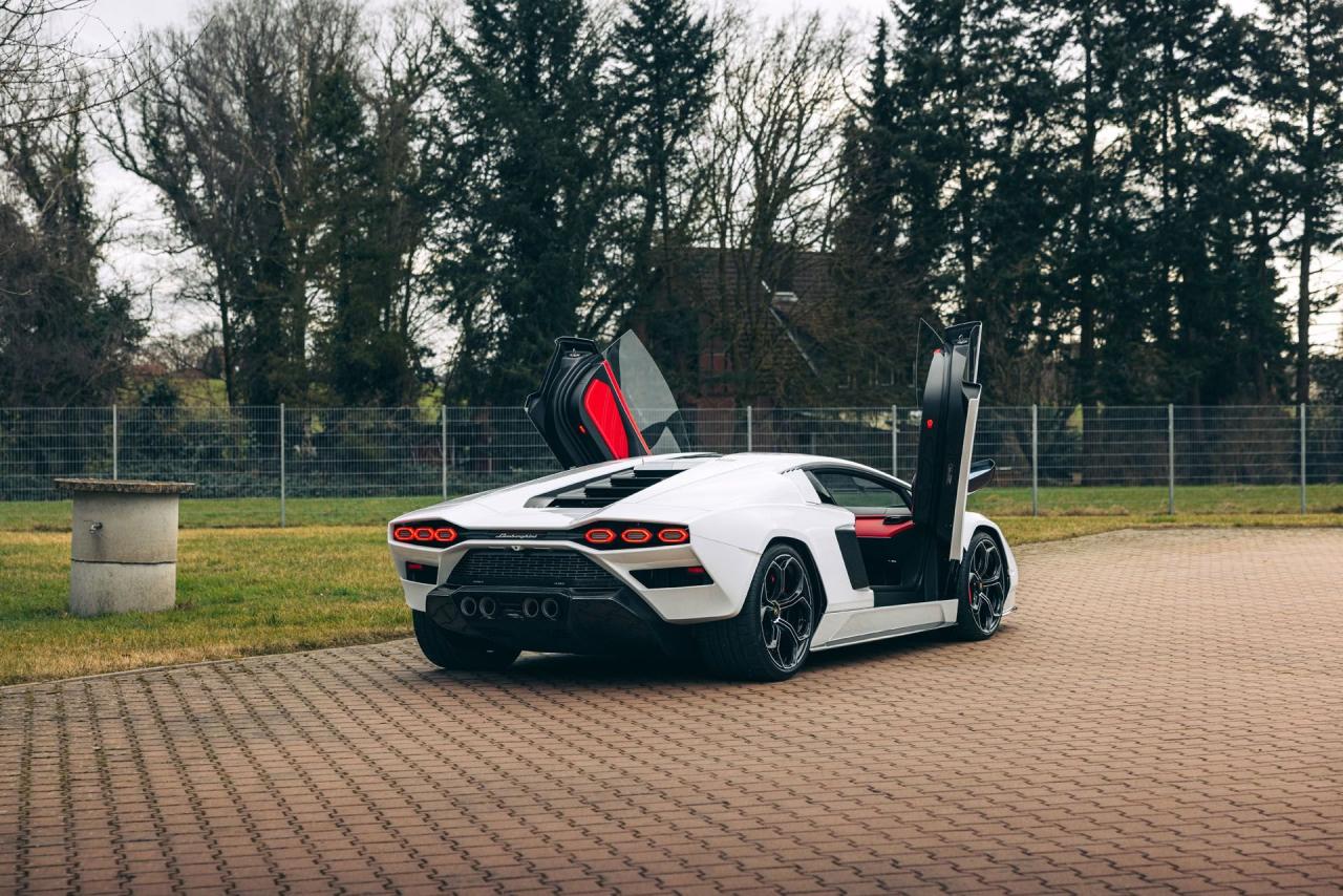 2022 Lamborghini Countach LPI 800-4