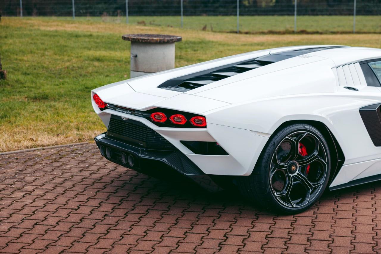 2022 Lamborghini Countach LPI 800-4