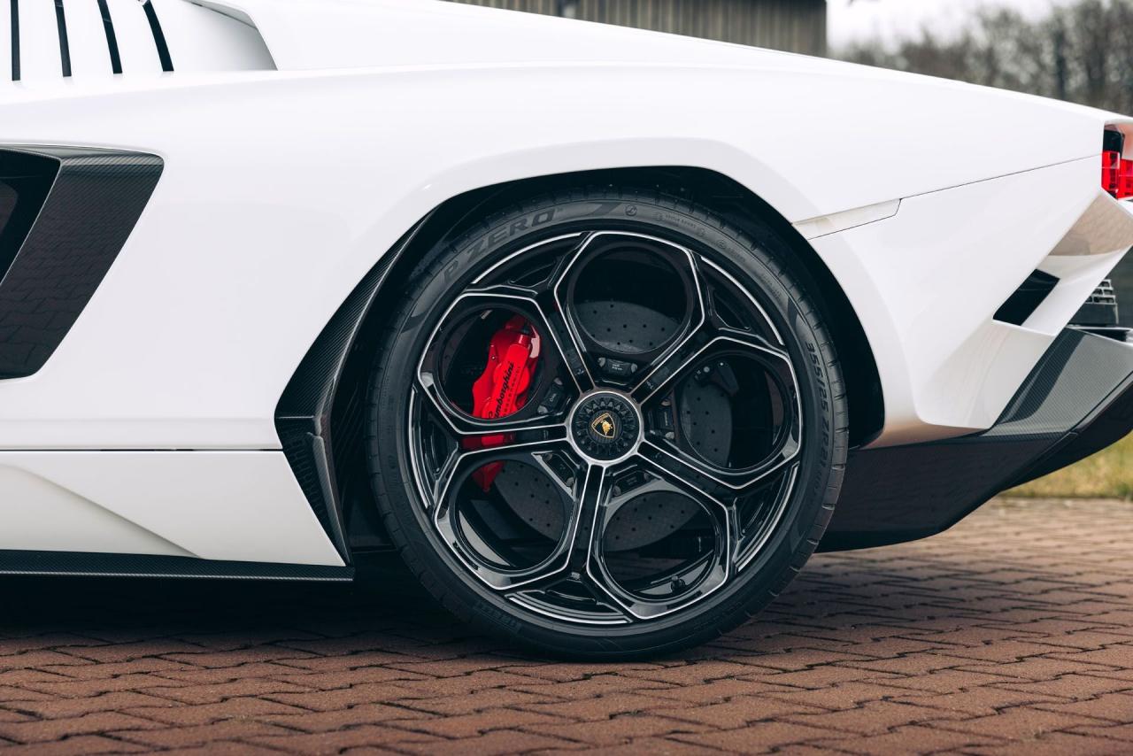 2022 Lamborghini Countach LPI 800-4