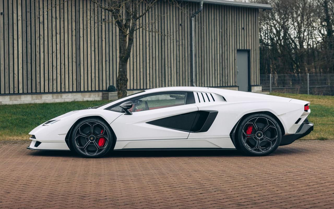 2022 Lamborghini Countach LPI 800-4
