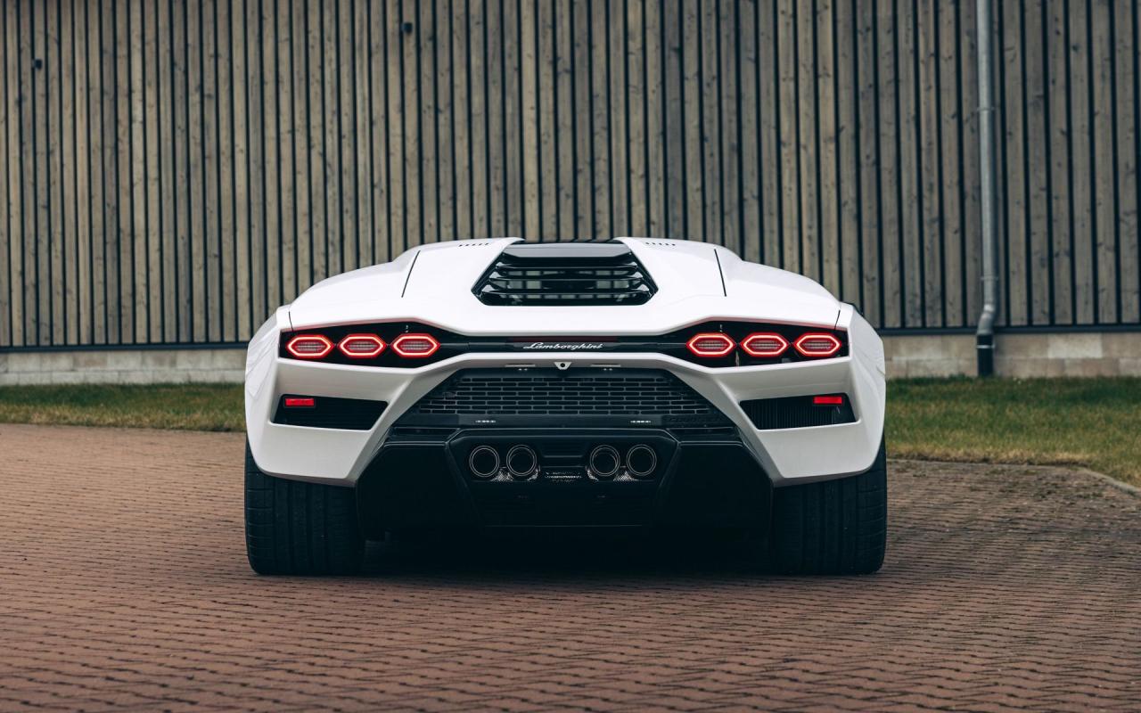 2022 Lamborghini Countach LPI 800-4