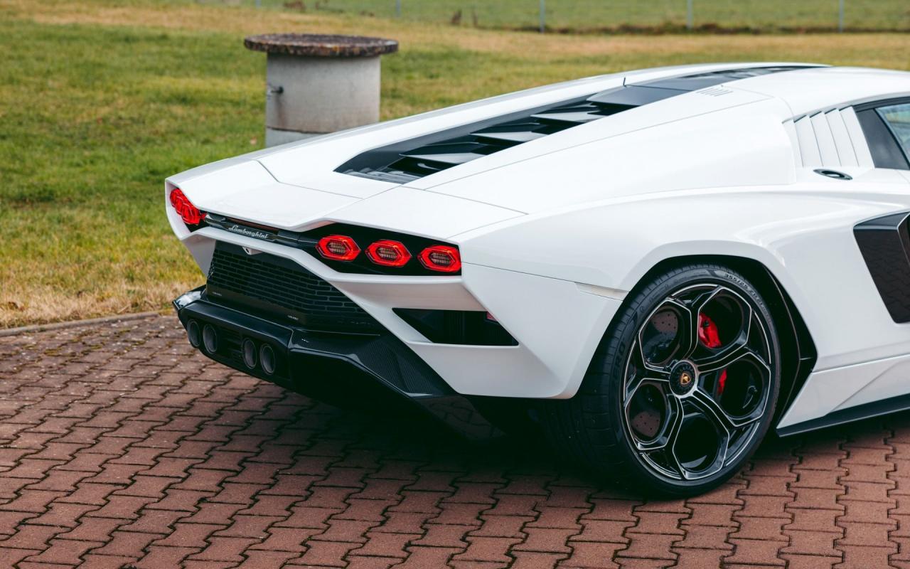 2022 Lamborghini Countach LPI 800-4