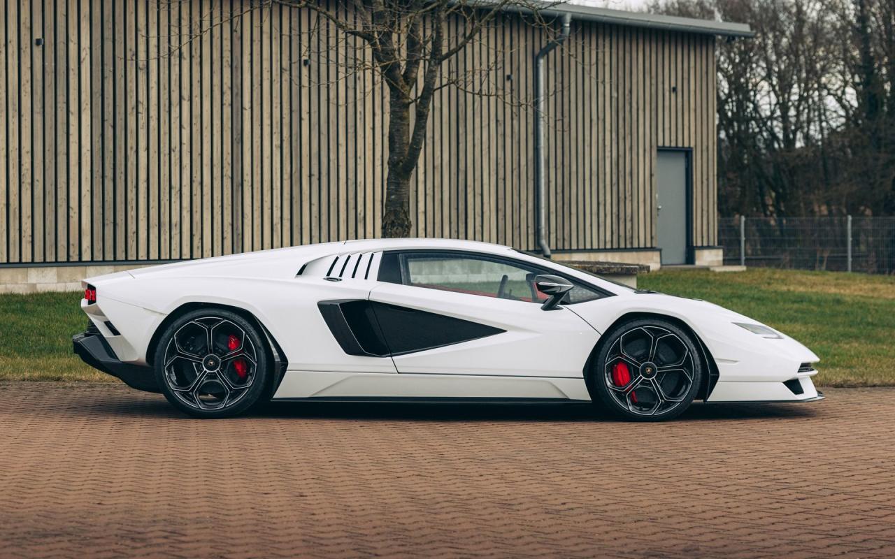 2022 Lamborghini Countach LPI 800-4