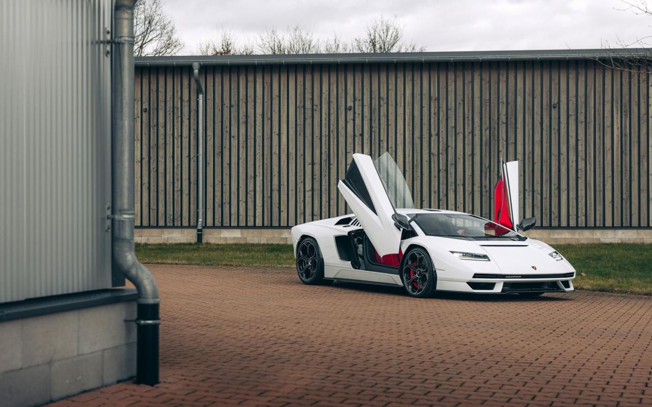 2022 Lamborghini Countach LPI 800-4