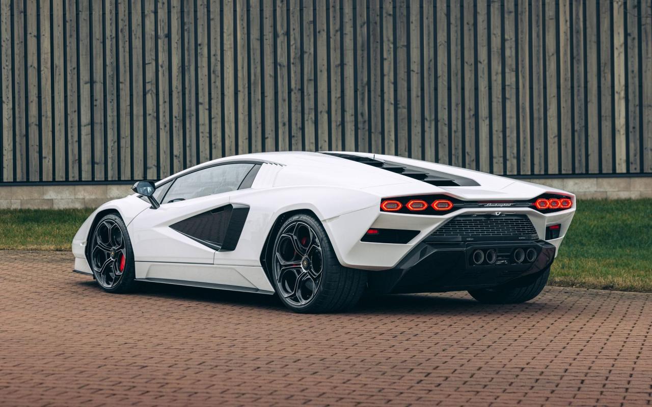 2022 Lamborghini Countach LPI 800-4