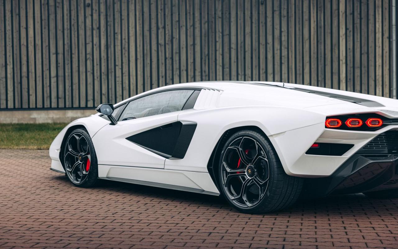 2022 Lamborghini Countach LPI 800-4