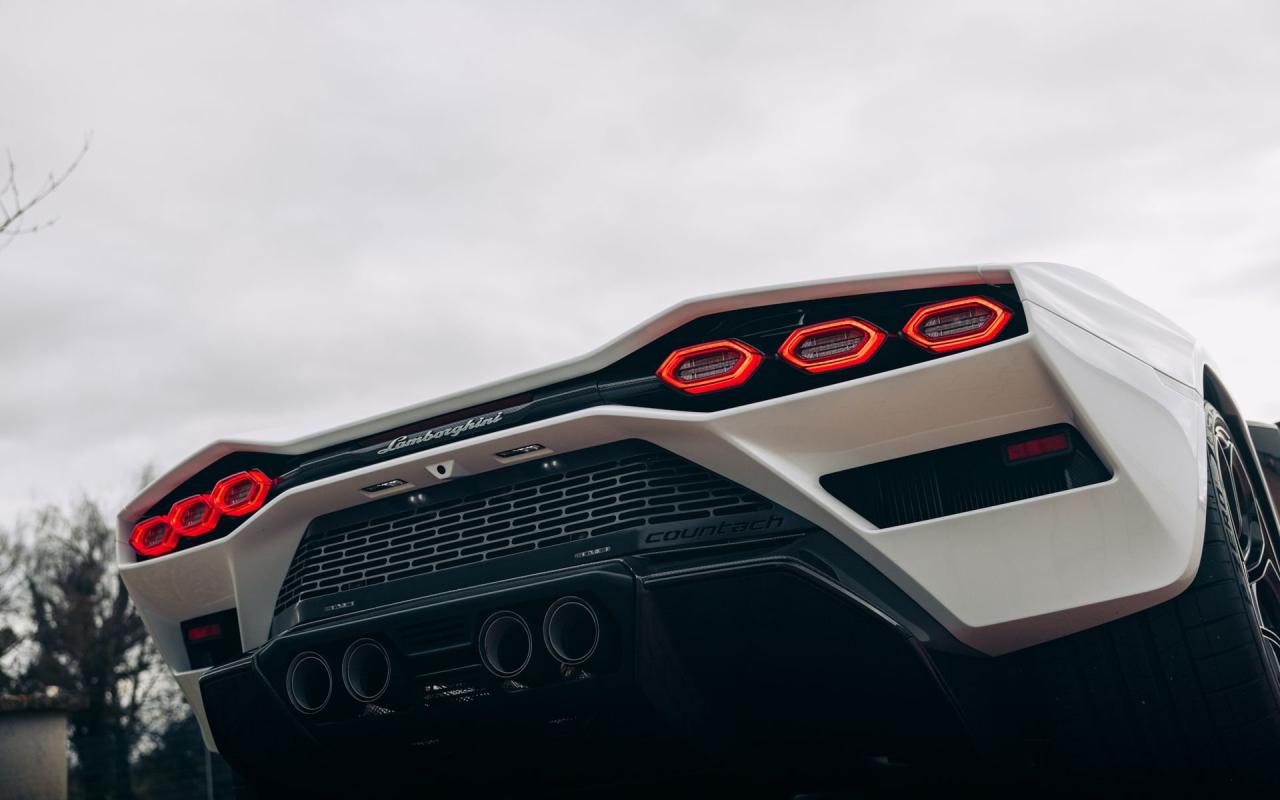 2022 Lamborghini Countach LPI 800-4