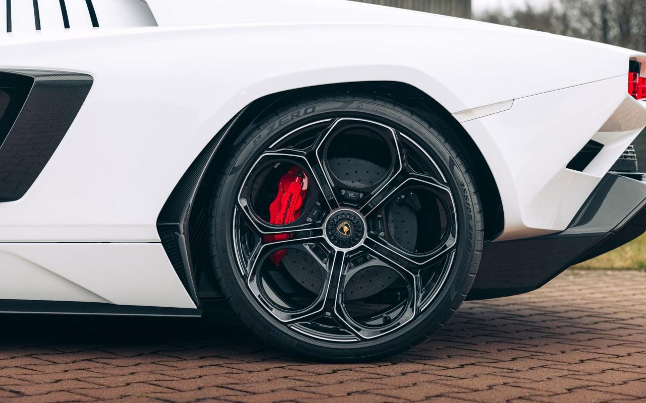 2022 Lamborghini Countach LPI 800-4