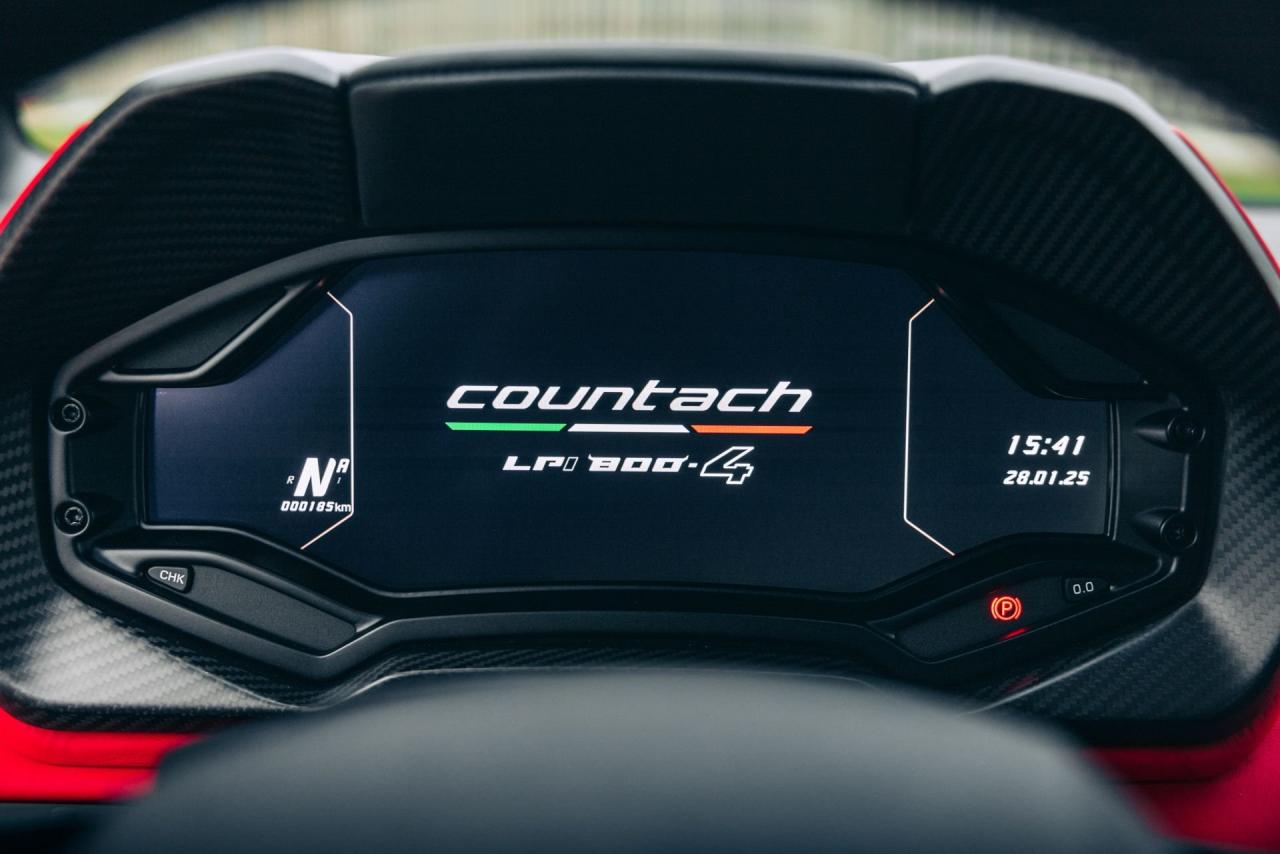 2022 Lamborghini Countach LPI 800-4