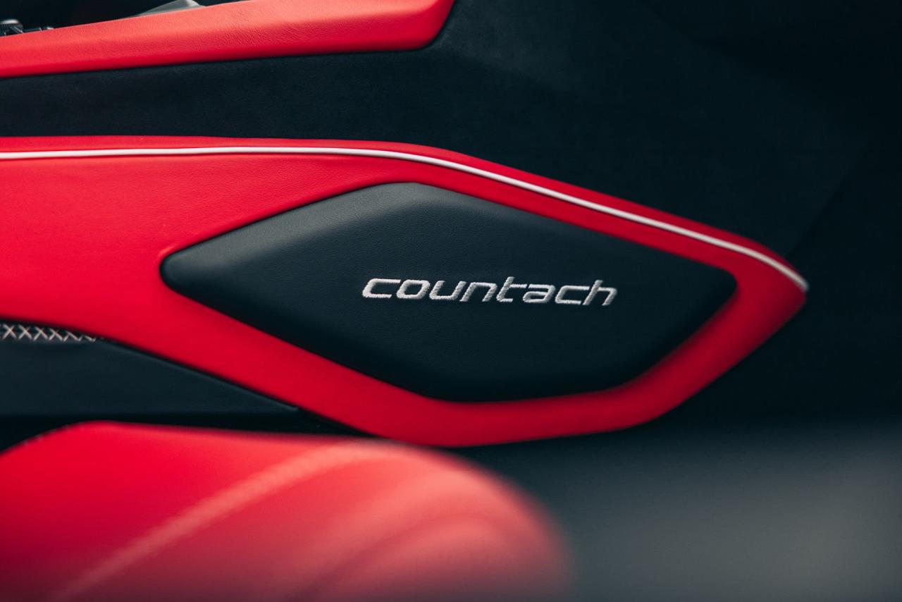 2022 Lamborghini Countach LPI 800-4