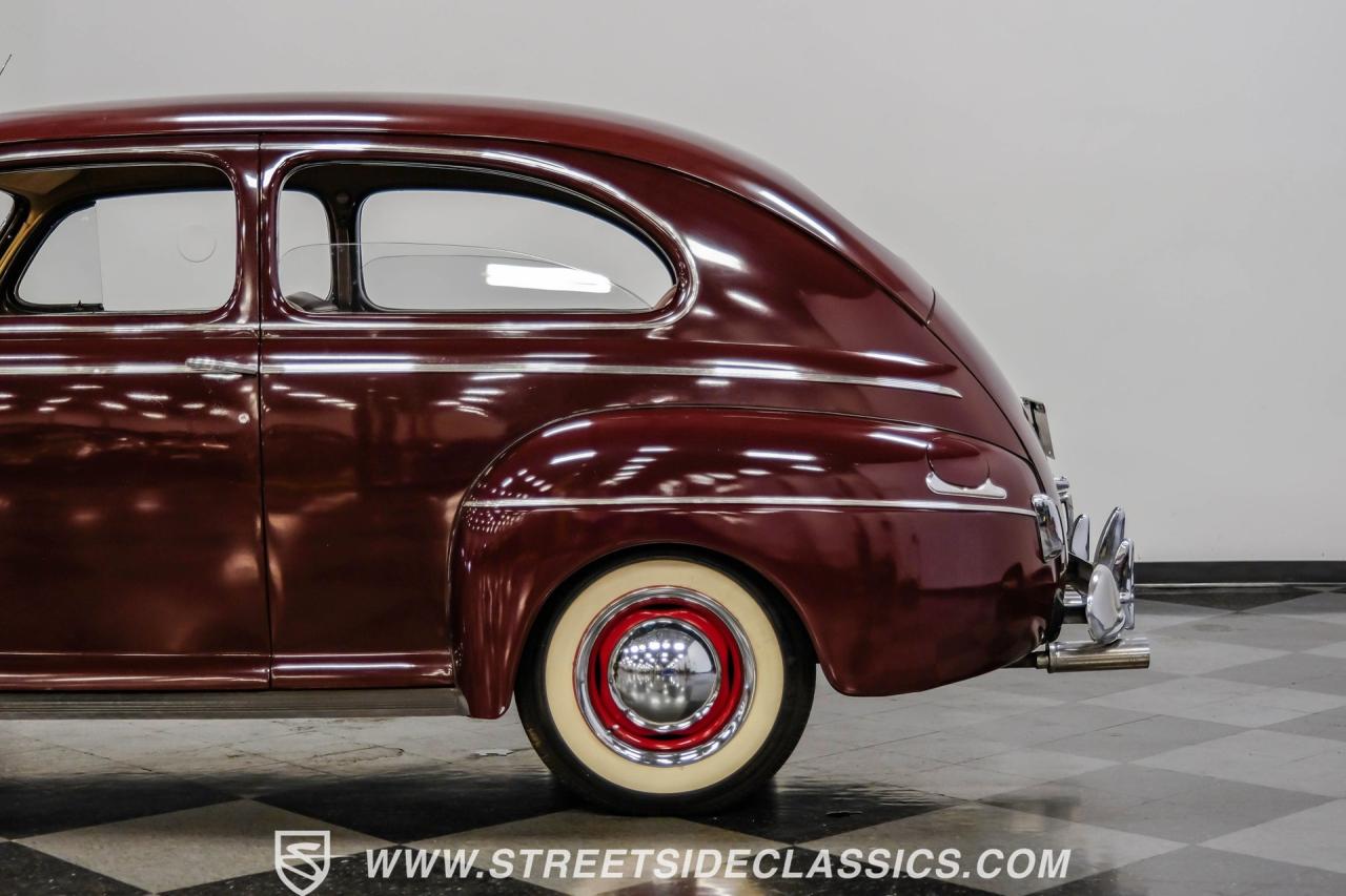 1941 Ford Deluxe Tudor Sedan