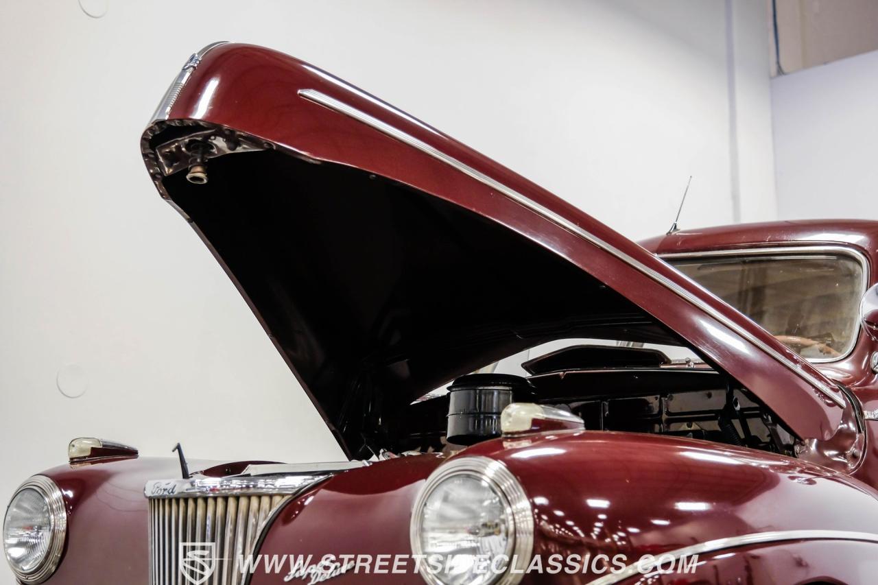 1941 Ford Deluxe Tudor Sedan