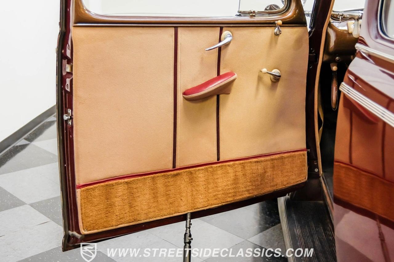 1941 Ford Deluxe Tudor Sedan