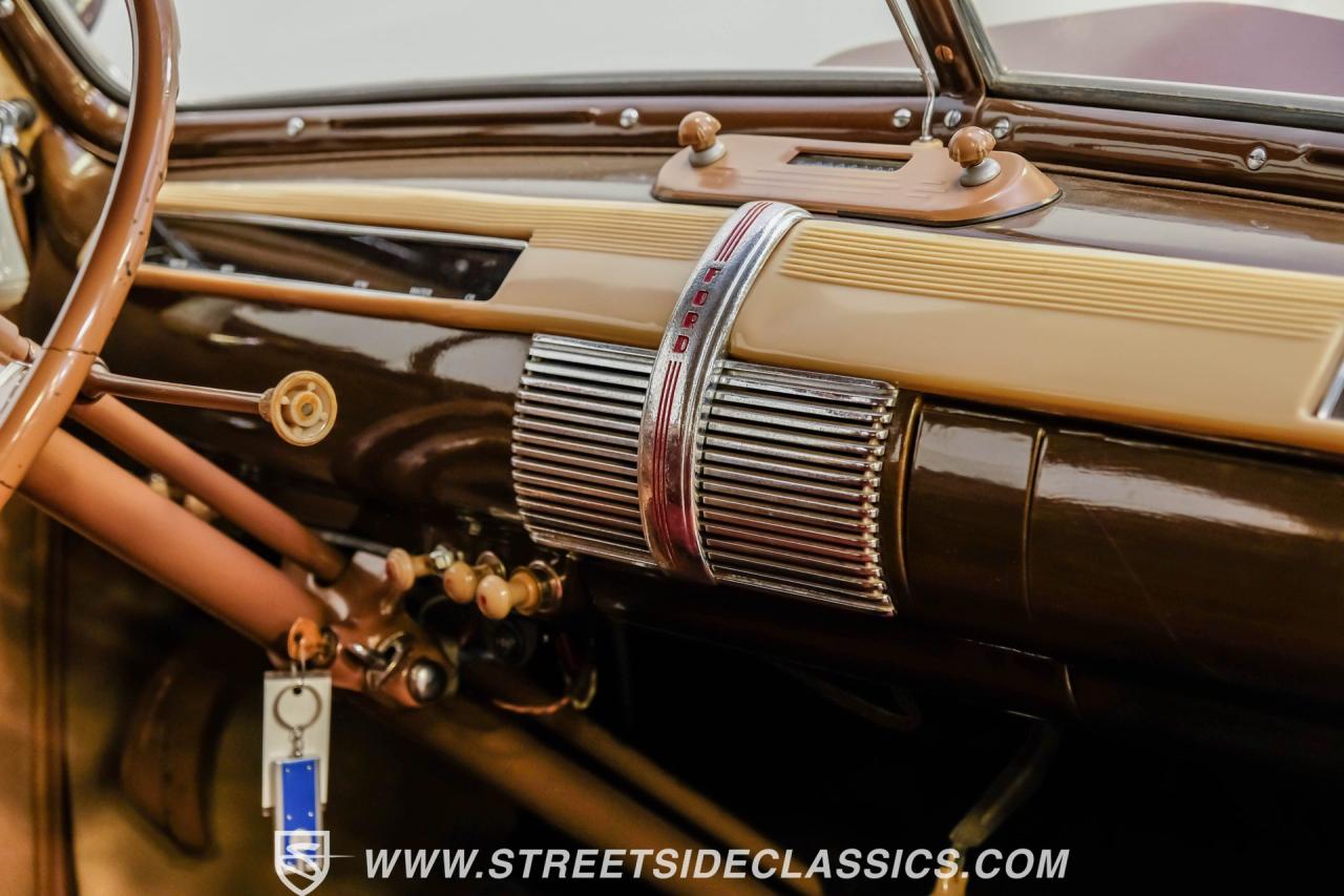 1941 Ford Deluxe Tudor Sedan