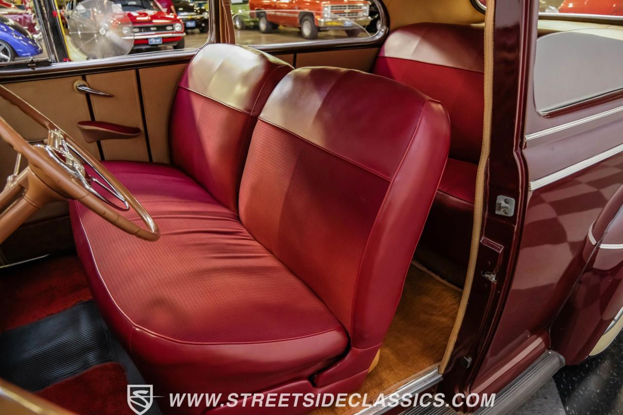 1941 Ford Deluxe Tudor Sedan