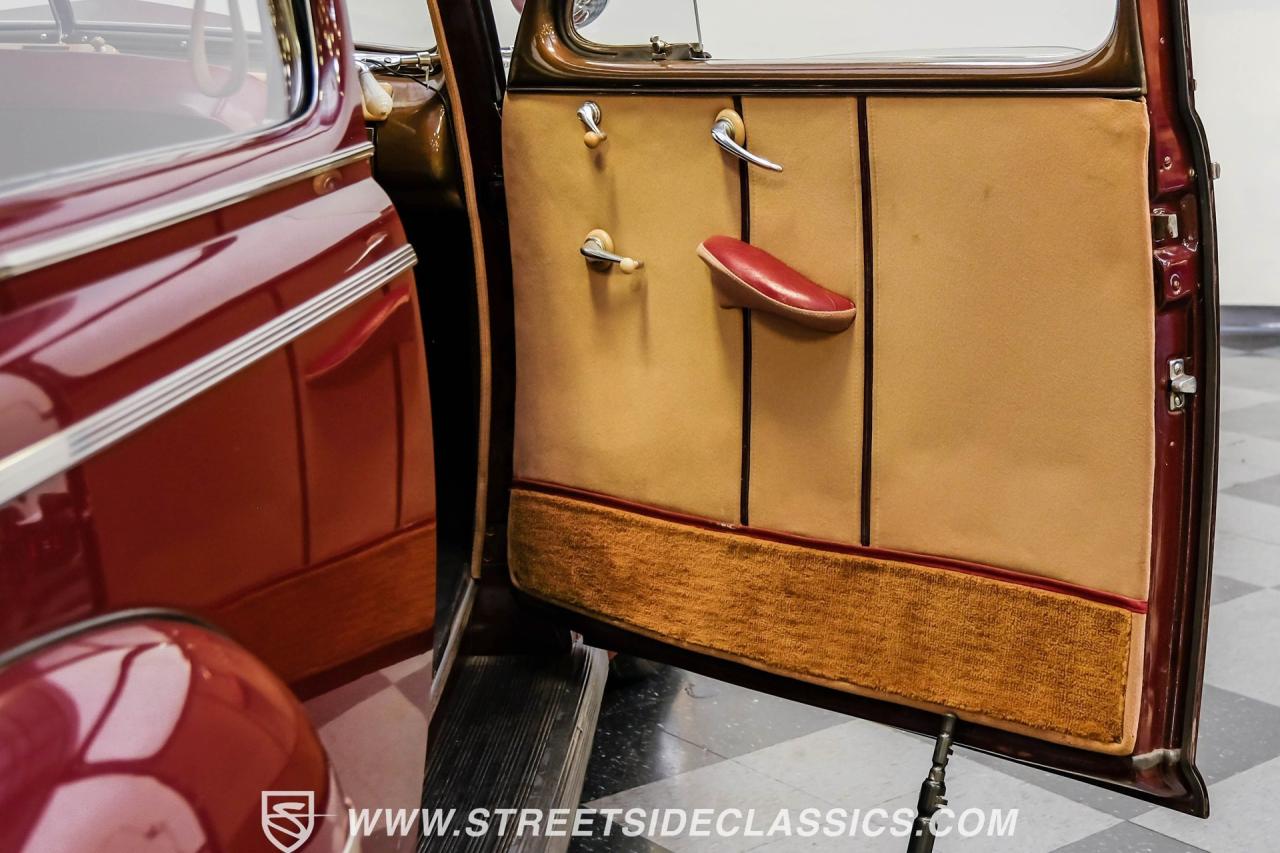 1941 Ford Deluxe Tudor Sedan