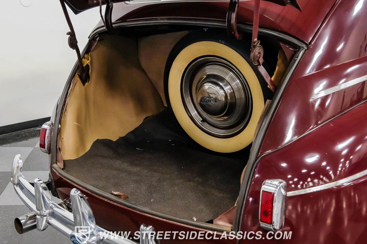 1941 Ford Deluxe Tudor Sedan