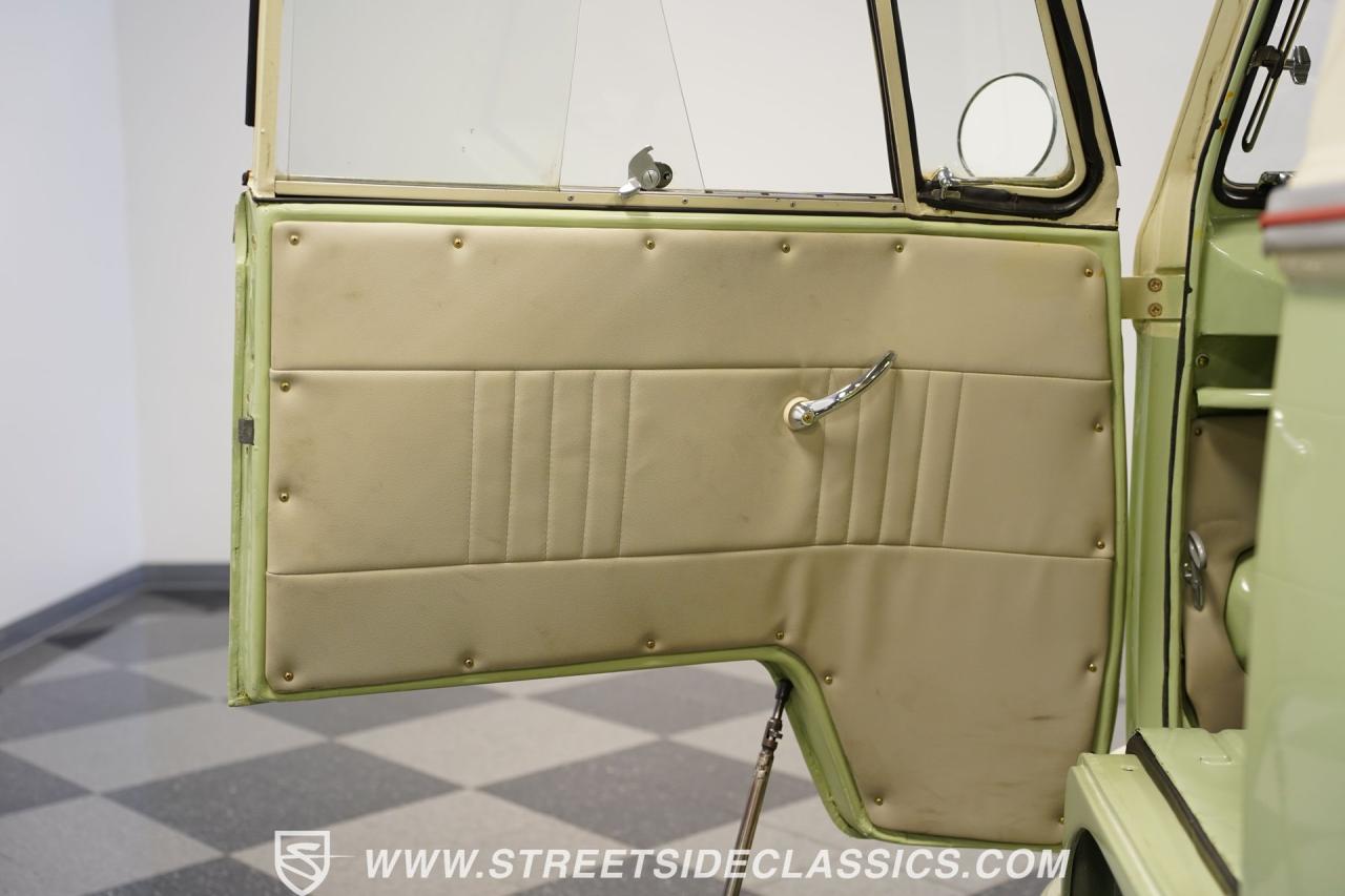 1968 Volkswagen Type 2 23 Window Deluxe Camper