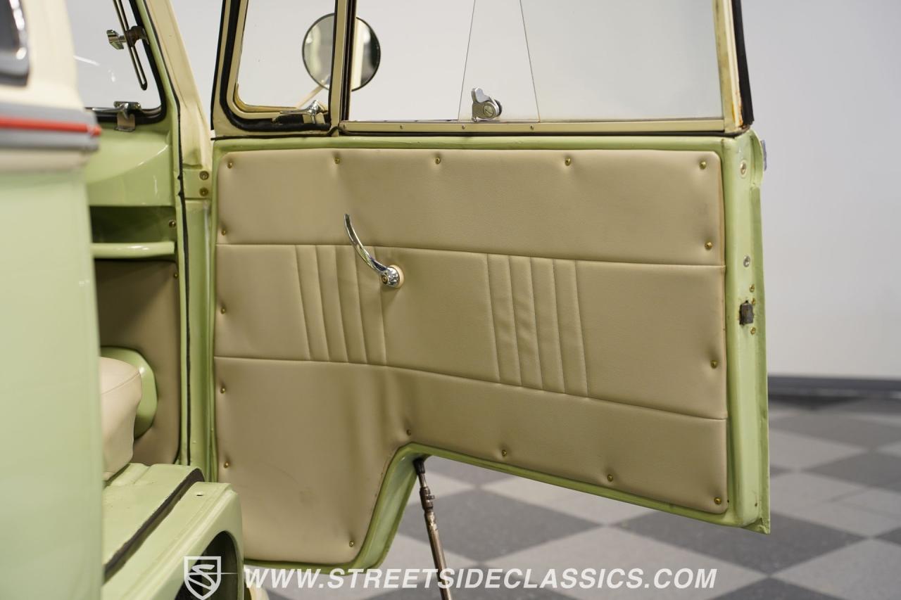 1968 Volkswagen Type 2 23 Window Deluxe Camper