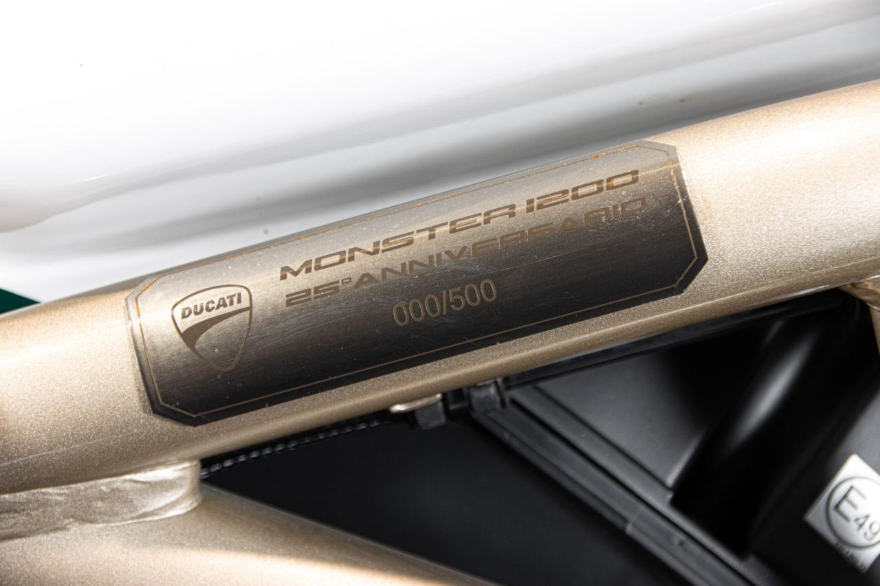 2018 Ducati MONSTER 25&deg; ANNIVERSARIO