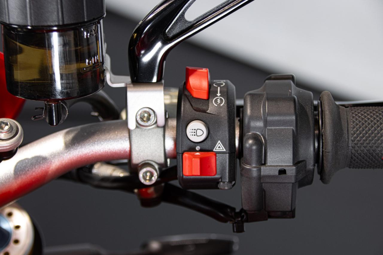 2018 Ducati MONSTER 25&deg; ANNIVERSARIO