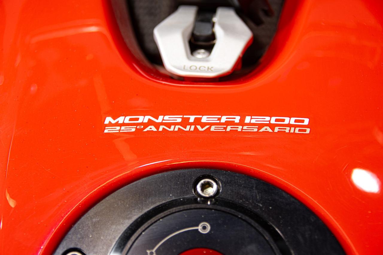 2018 Ducati MONSTER 25&deg; ANNIVERSARIO