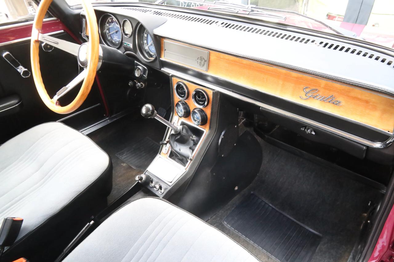 1975 Alfa Romeo Giulia 1300 Nuova Super