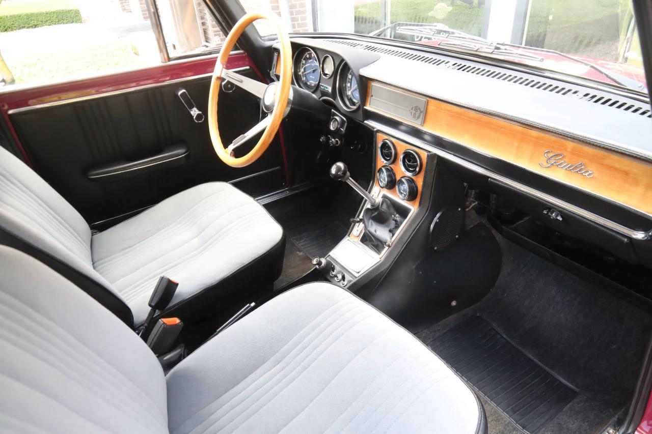 1975 Alfa Romeo Giulia 1300 Nuova Super