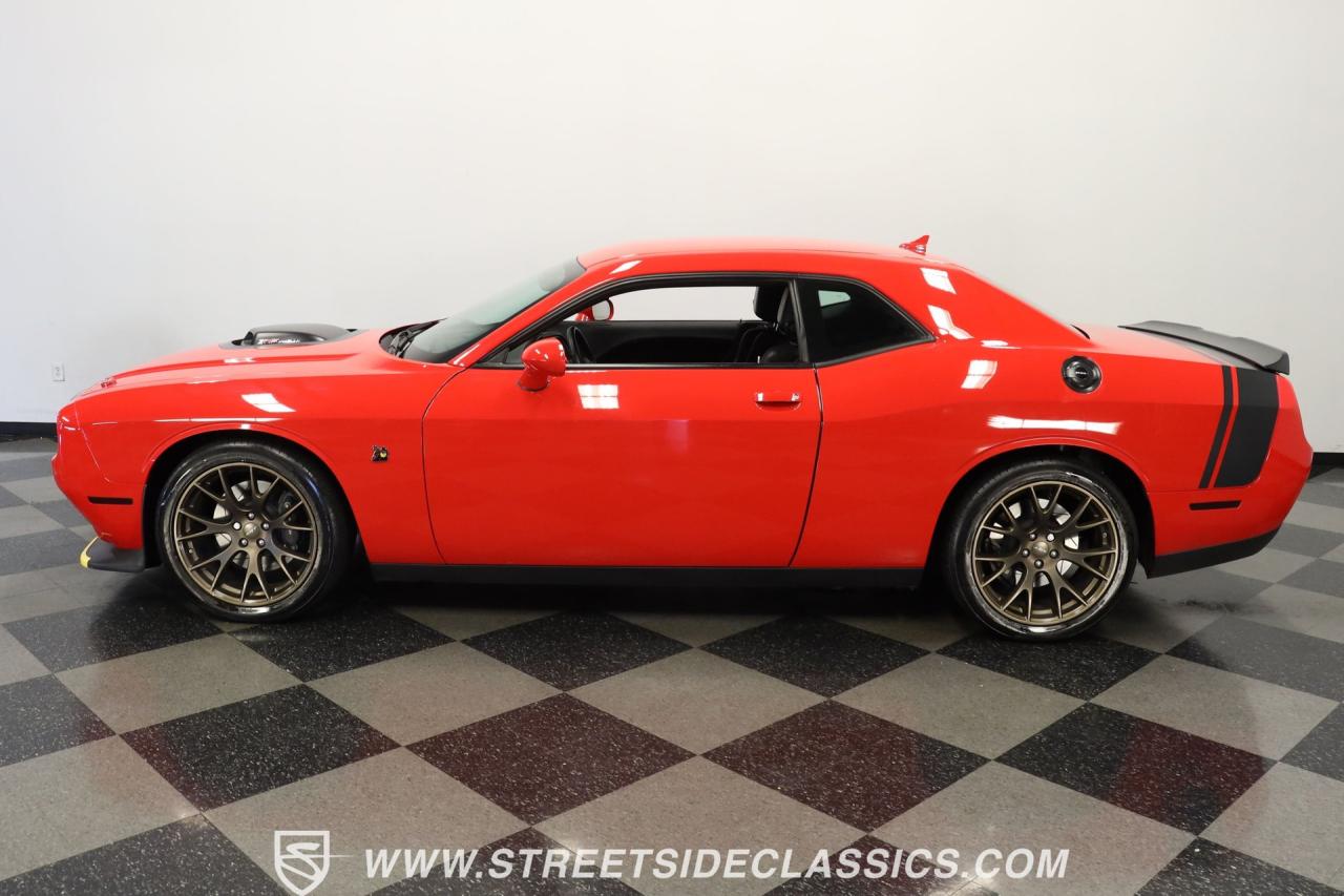 2016 Dodge Challenger R/T Scat Pack 392 Shaker
